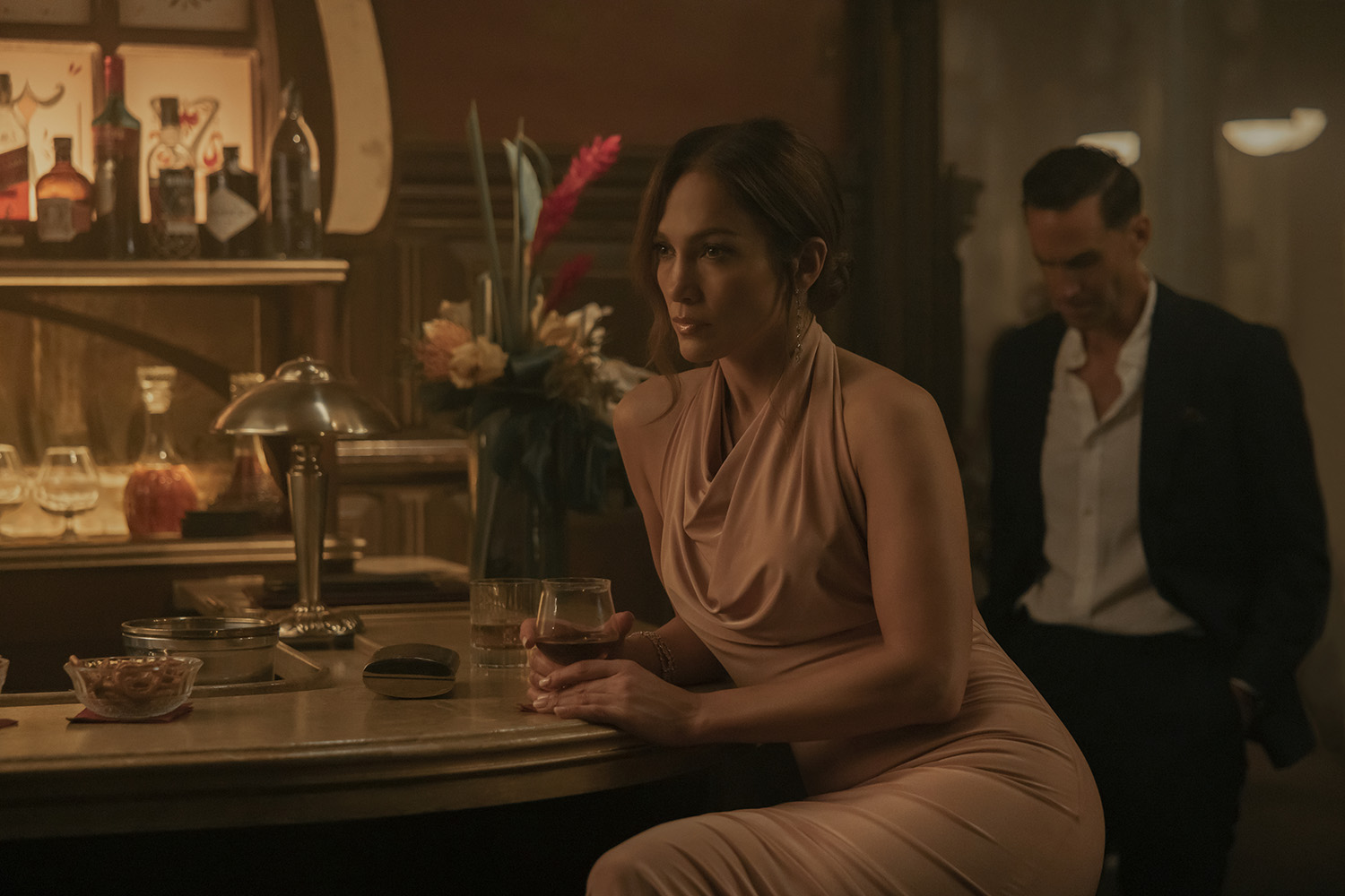 Jennifer Lopez y Joseph Fiennes en 'The Mother'