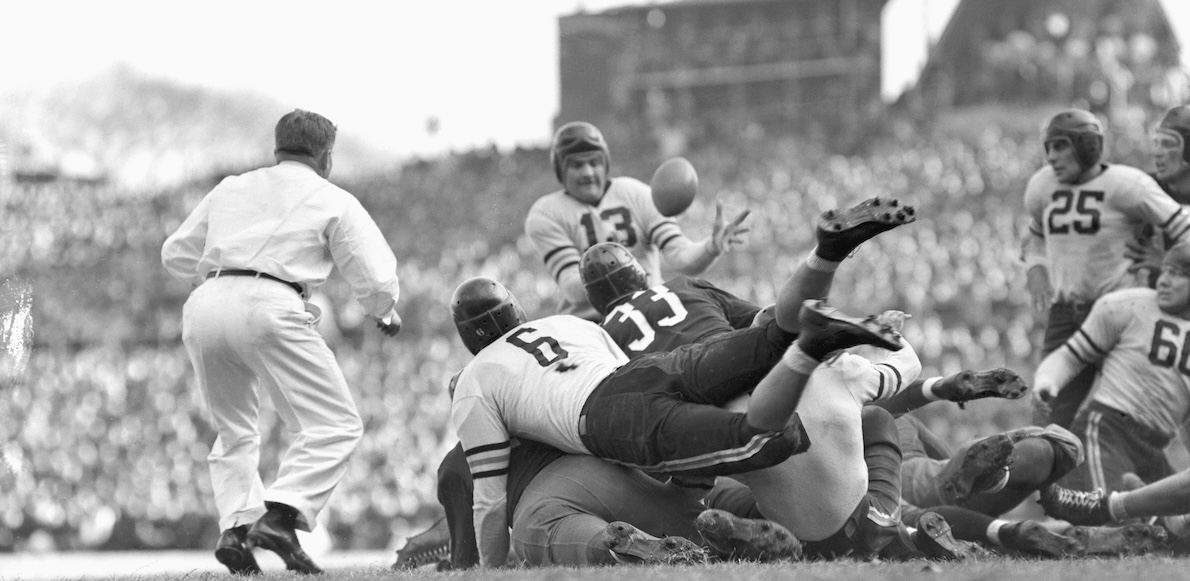 El duelo entre Washington Redskins contra los Chicago Bears en 1940, que terminó 73-0 a favor de los Osos, en una de las peores palizas de la historia.   