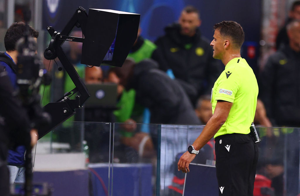 The review of Gil Manzano in the VAR of the Champions League
