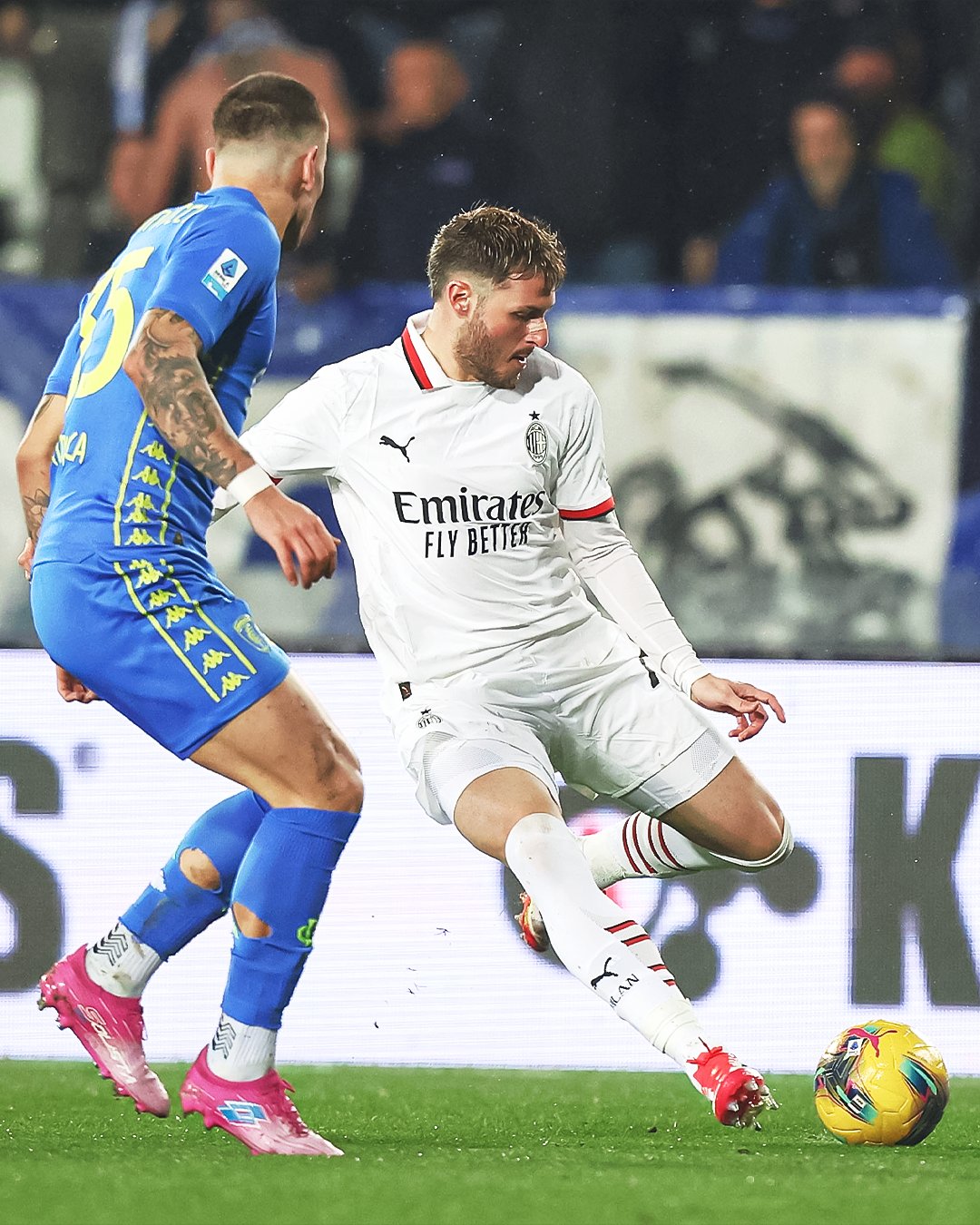 El primer gol de Santi Giménez con el Milan