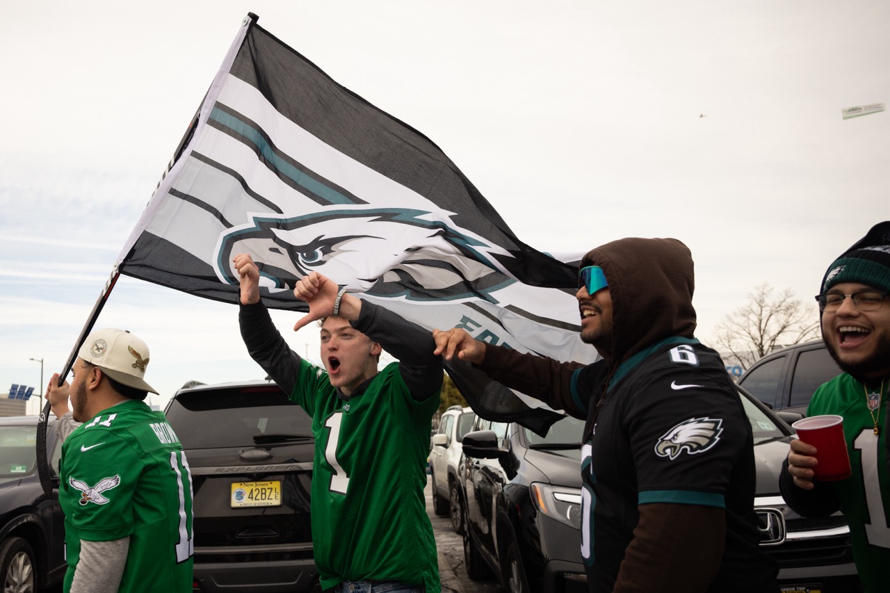 Fan de Eagles muere por caer de un poste al celebrar el pase al Super Bowl