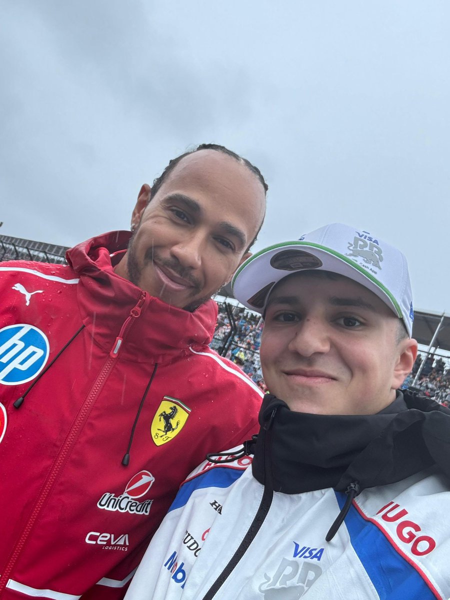 Lewis Hamilton e Isack Hadjar