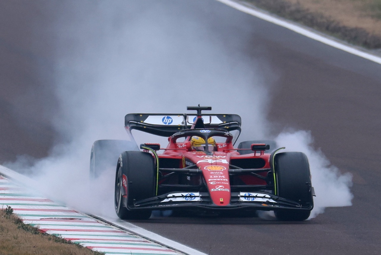 Lewis Hamilton choca en las pruebas de Ferrari