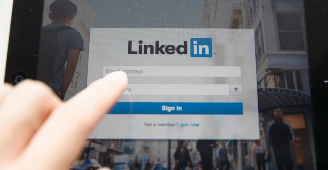 Cómo evitar que Linkedin use tu información para entrenar a su IA