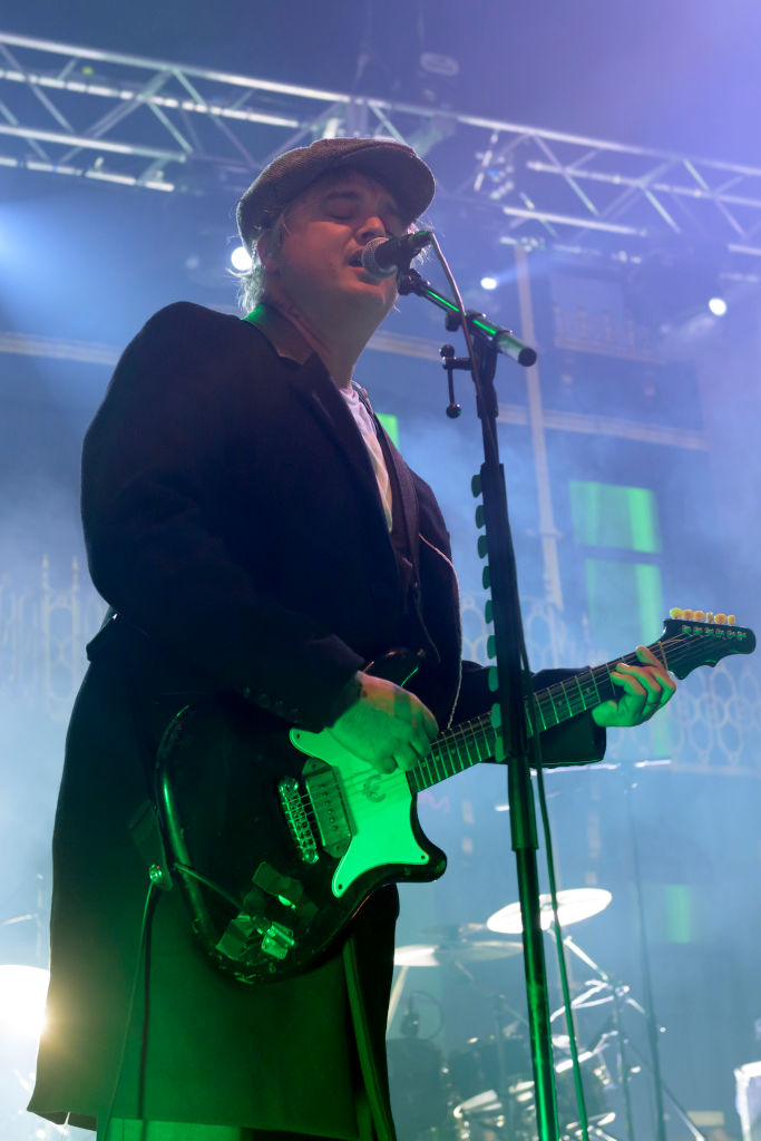 Pete Doherty se ofrece a telonear a Oasis a cambio de boletos para sus conciertos