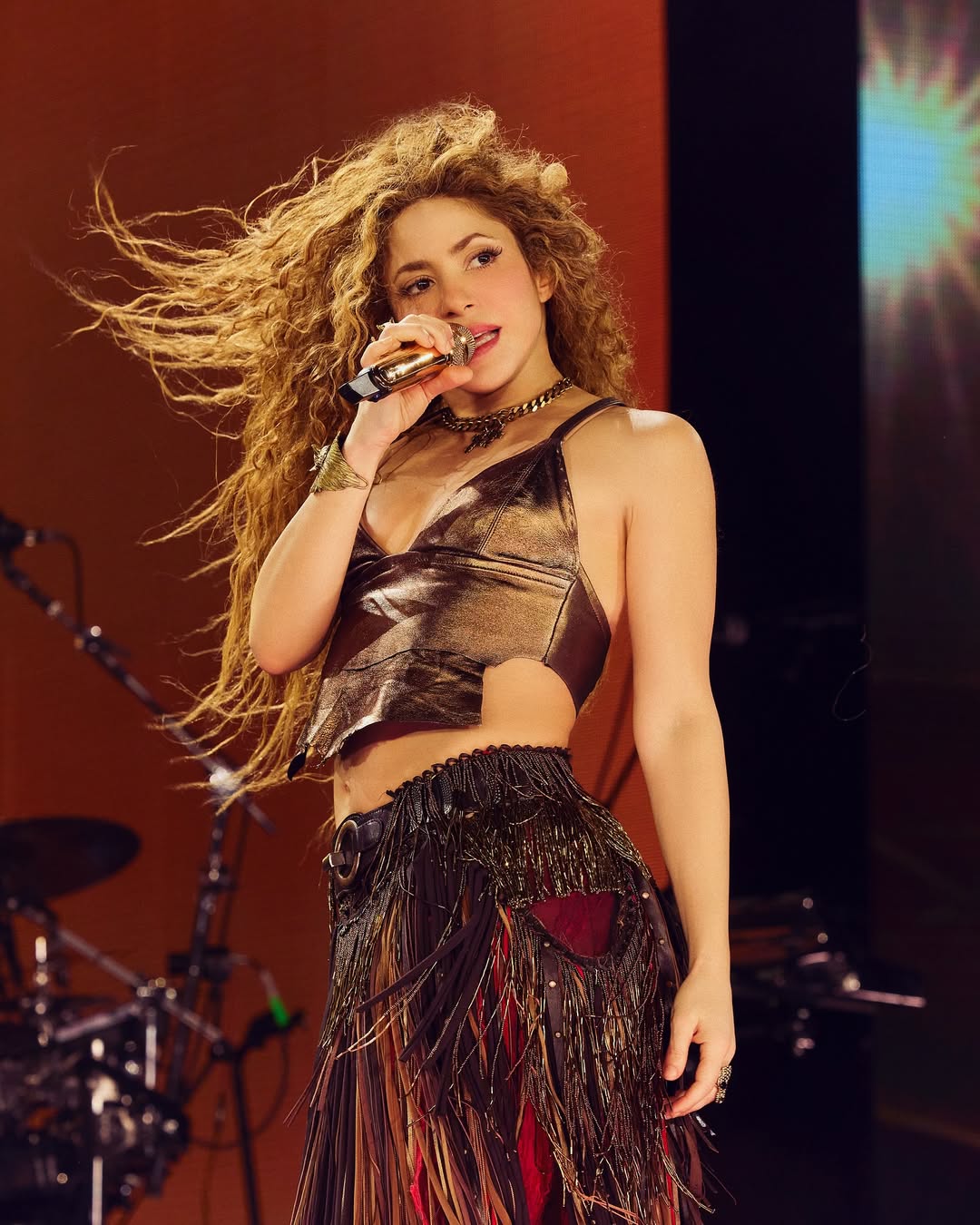 shakira en concierto en la gira las mujeres ya no lloran 2025 por latinoamérica