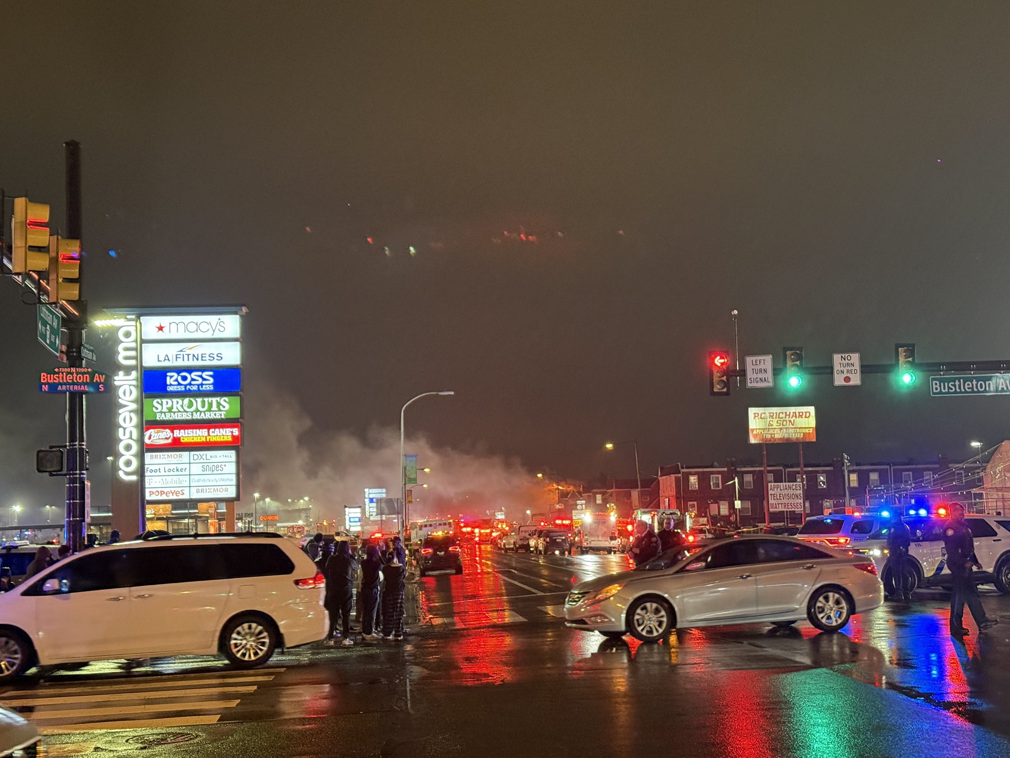 Se estrella avión cerca de centro comercial en Filadelfia