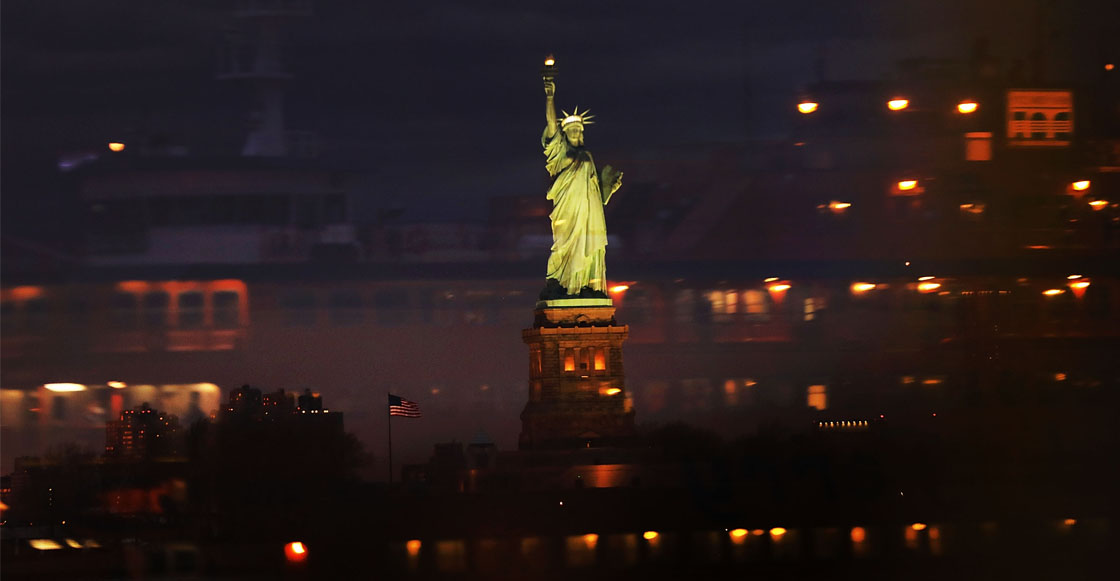 mujer estatua libertad estados unidos