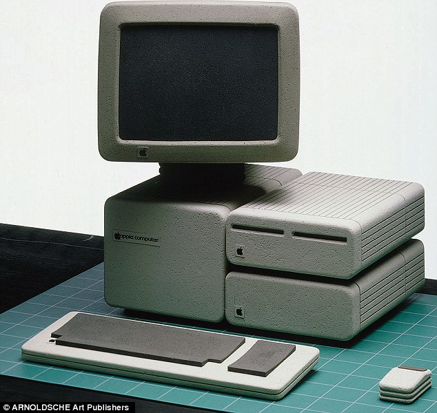 Компьютерный прототип. Apple 1980. Техника Эппл 1980. Старые гаджеты. Польские айфоны 1980.