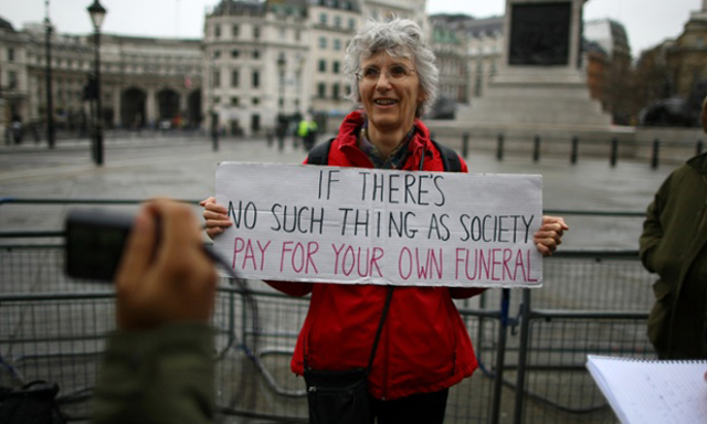 protesta no hay sociedad thatcher funeral