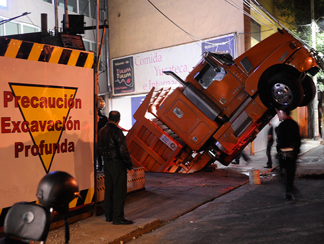 se hunde camion