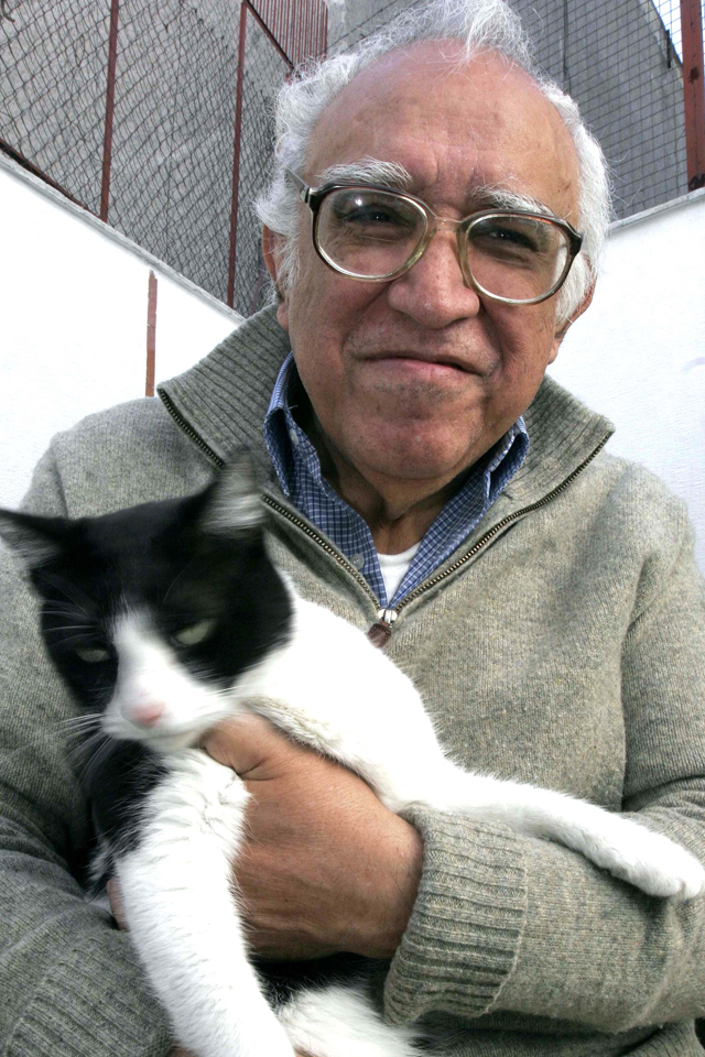 Monsivais-y-su-gato-Edgar-Díaz a tres años de su muerte