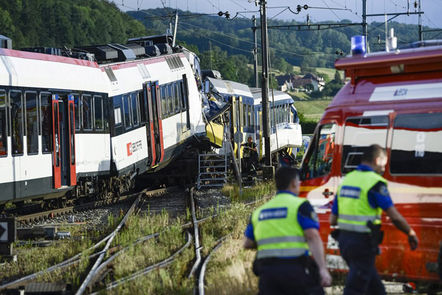 SUISSE, COLLISION, TRAIN,