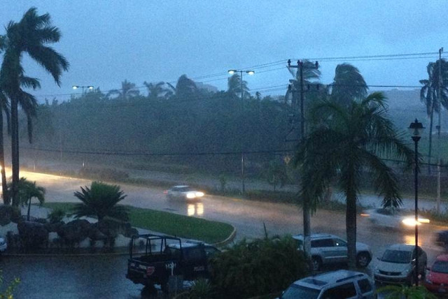 lluvia_acapulco-movil