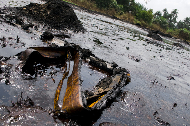 Water pollution caused by an oil spill at Ikarama