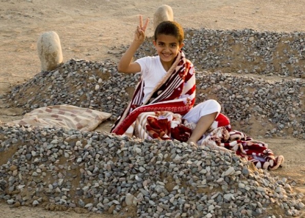 niño sirio tumbas2