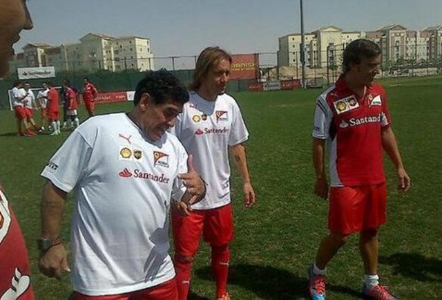 Fernando-Alonso-Maradona_MILIMA20140224_0199_8