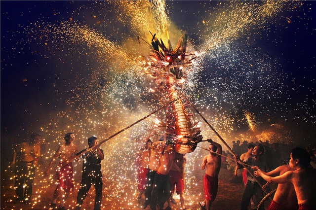 "Dragón de fuego", Chi Hung Cheung. segundo lugar del Premio Nacional de Hong Kong