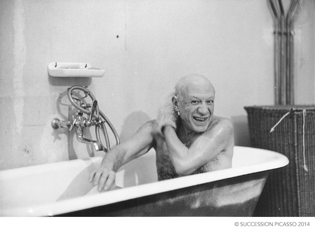 David Douglas Duncan, Pablo Picasso en la tina el día de su primer encuentro con David Douglas Duncan, 1956