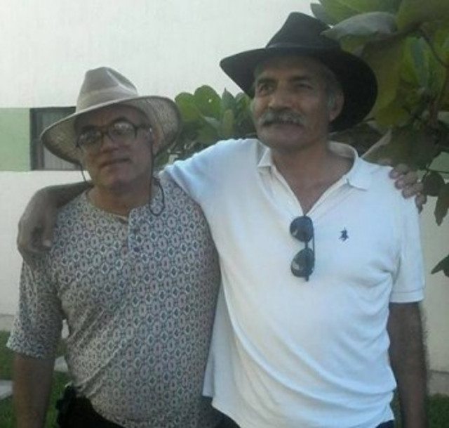 Enrique-Hernández-líder-de-las-autodefensas-de-Yurécuaro-con-José-Manuel-Mireles