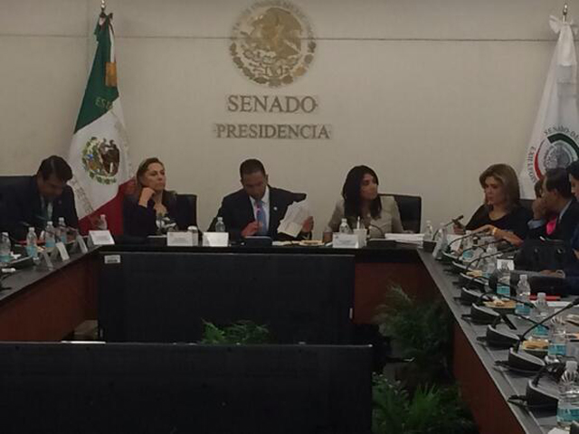 senadores_comision