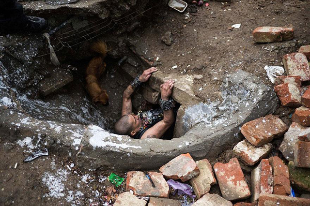 underground-sewer-life-bruce-lee-bucharest-1