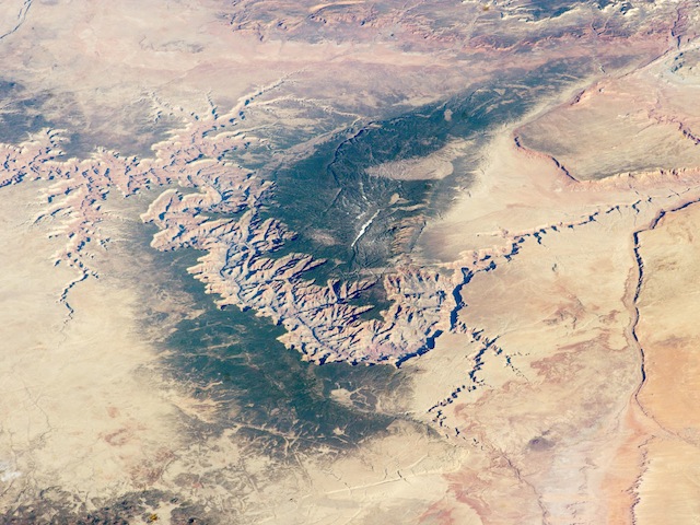 2014grandcanyon_ISS039-E-005258_lrg