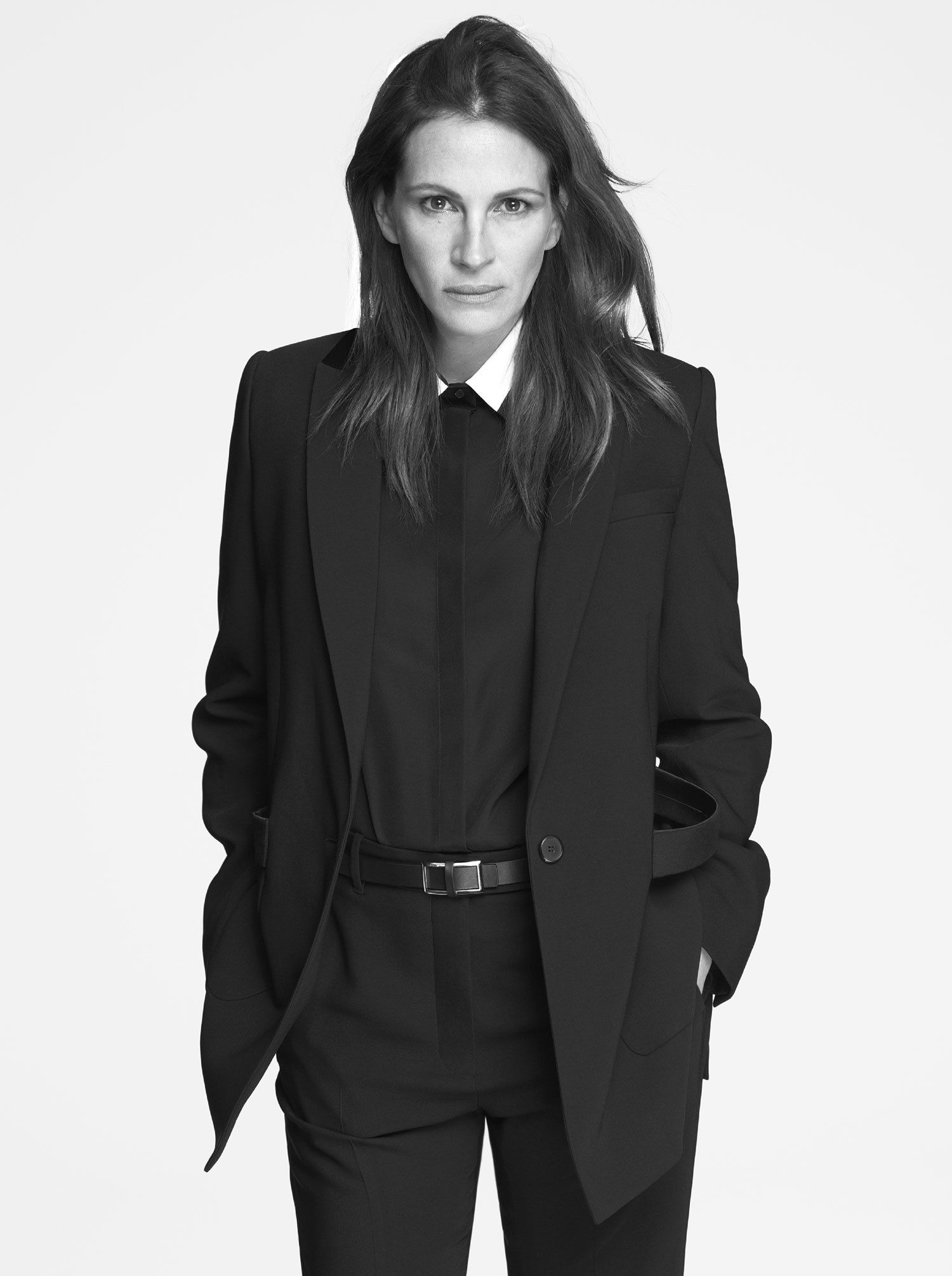 julia-roberts-is-announced-as-the-new-face-of-givenchy-for-springsummer-15-body-image-1418123768