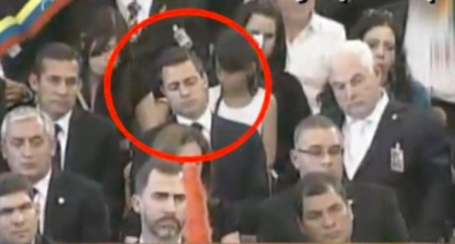 peña-nieto-dormido-funeral-chavez