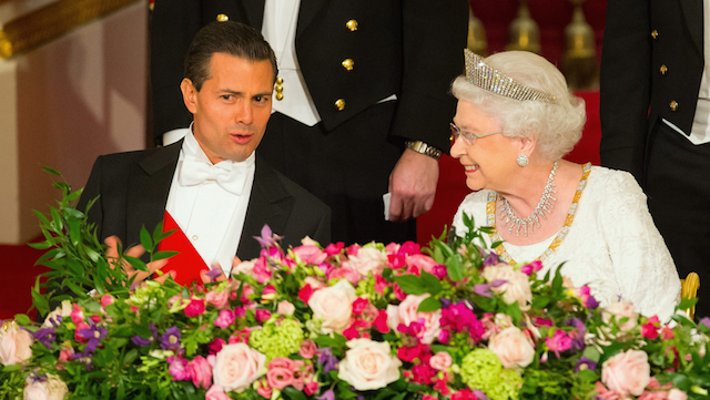 ISABEL II Y CAMERON RECIBEN A PEÑA NIETO EN SU PRIMERA VISITA AL REINO UNIDO