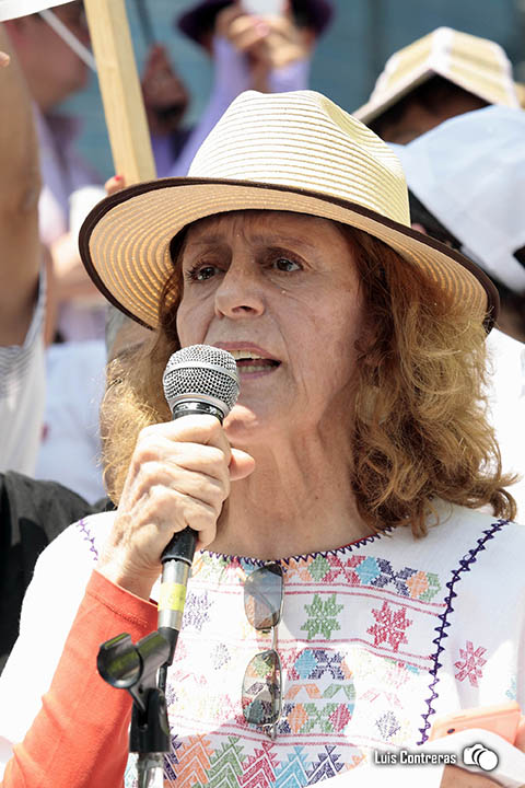 Ciudad de México.10MAYO2015.Marcha denominada “Dignidad Nacional: Madres buscando a nuestros hijos e hijas, buscando la Justicia y la Verdad”,  partió del Monumento a La Madre hasta llegar al Ángel de la Independencia, donde realizaron un mitin y se pronunciaron porque se investigue y localice con vida a sus familiares desaparecidos. El 10 de mayo del 2015. Foto: Luis Contreras