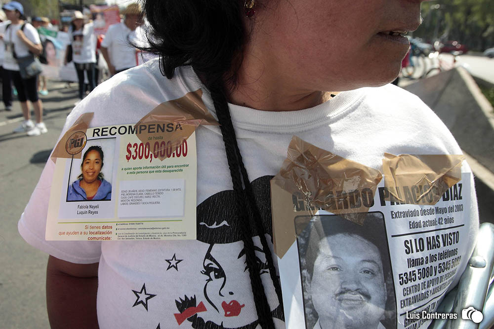 Ciudad de México.10MAYO2015.Marcha denominada “Dignidad Nacional: Madres buscando a nuestros hijos e hijas, buscando la Justicia y la Verdad”,  partió del Monumento a La Madre hasta llegar al Ángel de la Independencia, donde realizaron un mitin y se pronunciaron porque se investigue y localice con vida a sus familiares desaparecidos. El 10 de mayo del 2015. Foto: Luis Contreras