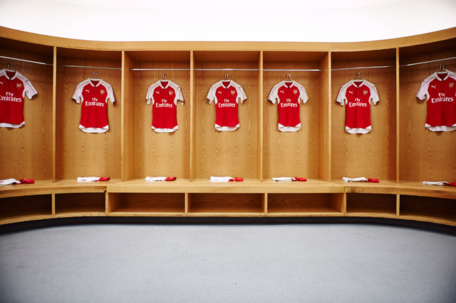 Arsenal-Kit-2015-2016-Vestidor