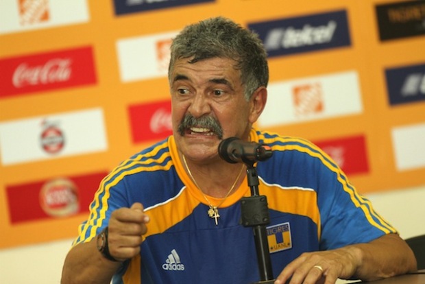 TRAINING/ENTRENAMIENTO ENTRNAMIENTO TIGRES General Action photo of Ricardo Ferretti, during training session./Foto de accion general de Ricardo Ferretti durante entrenamiento. 7 Mayo 2012. MEXSPORT/JORGE MARTINEZ