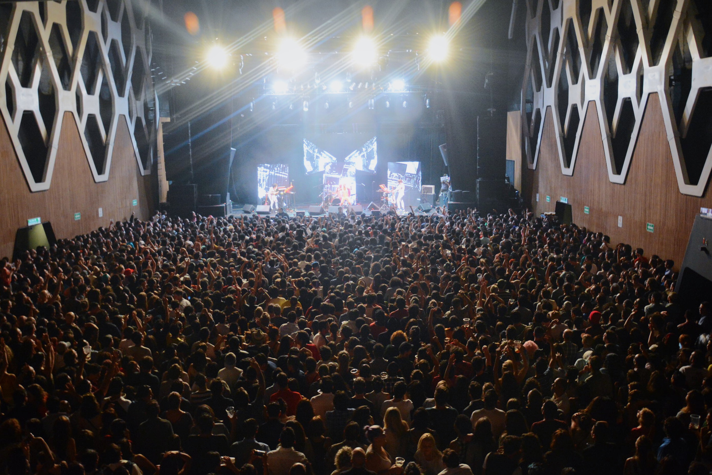 Bomba Estéreo 15 de Agosto Plaza condesa