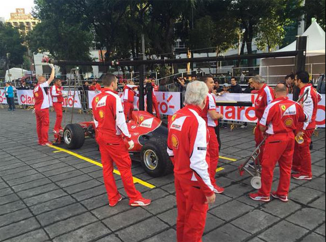 Ferrari-en-Reforma-F1-Mexico-1