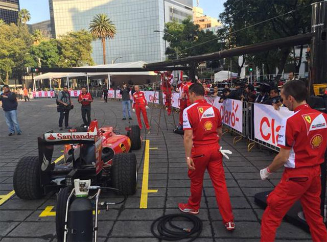 Ferrari-en-Reforma-F1-Mexico-2