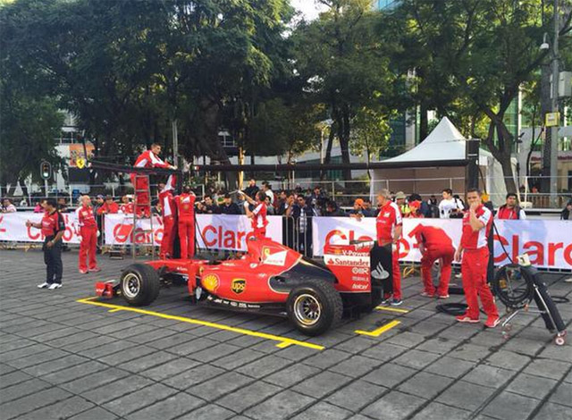 Ferrari-en-Reforma-F1-Mexico-3