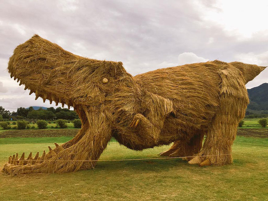 dinosaur-straw-sculptures-wara-art-festival-niigata-japan-13