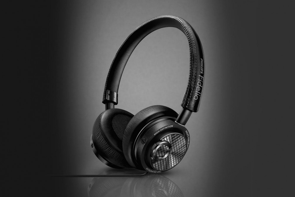 Philips-Fidelio-M2L-Lightning-headphones