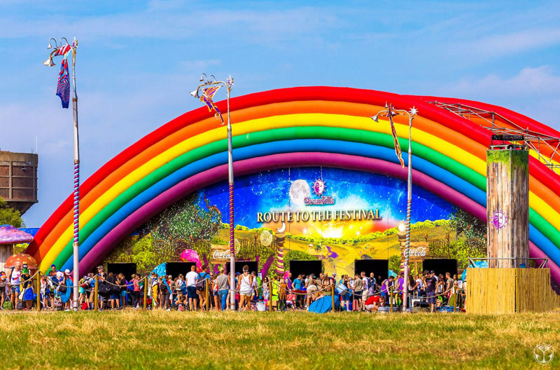 Tomorrowland-2016-Escenografia-Arcoiris-Entrada