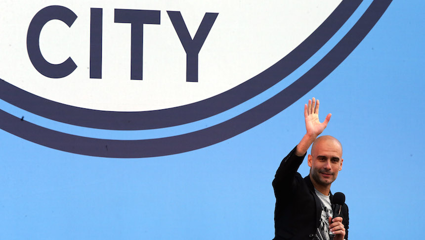 guardiola-saludando-presentacion