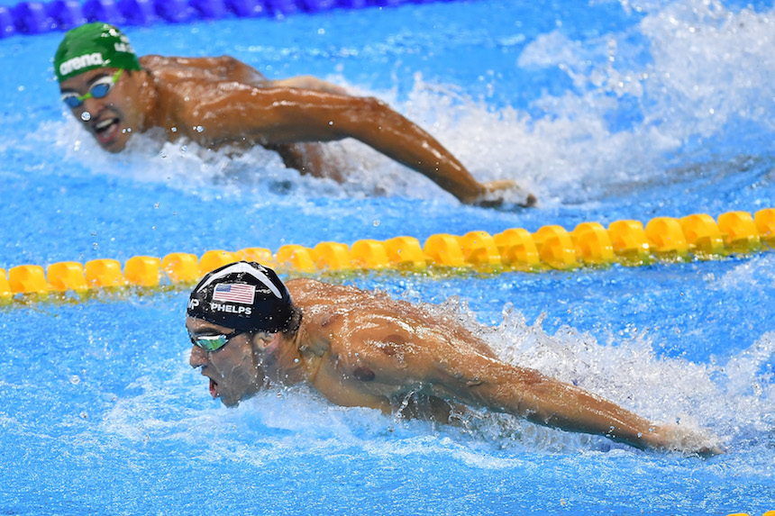 Chad le Clos compitiendo contra Michael Phelps