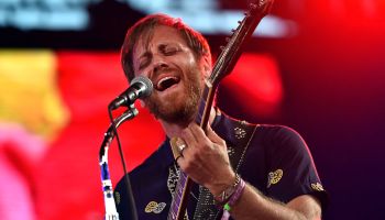 Dan Auerbach, vocalista de The Black Keys, fue demandado por la compañía Smokestack Lightning Inc., debido a que lo acusan de abandonar la producción del documental sobre el músico de blues de Chicago Howlin’ Wolf, titulado Smokestack Lightning: The Legendary Howlin' Wolf