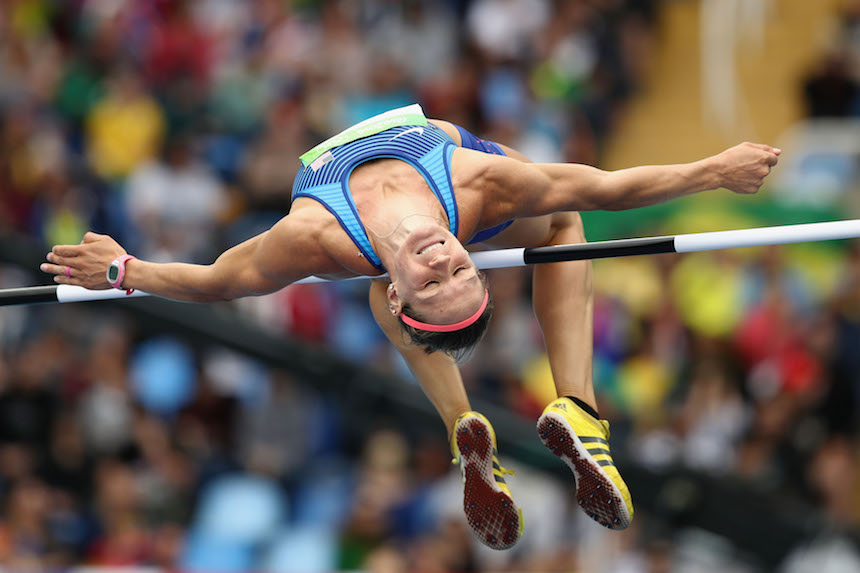 Heather Miller intenta mantener la concentración al momento de realizar su salto en los juegos Olímpicos 