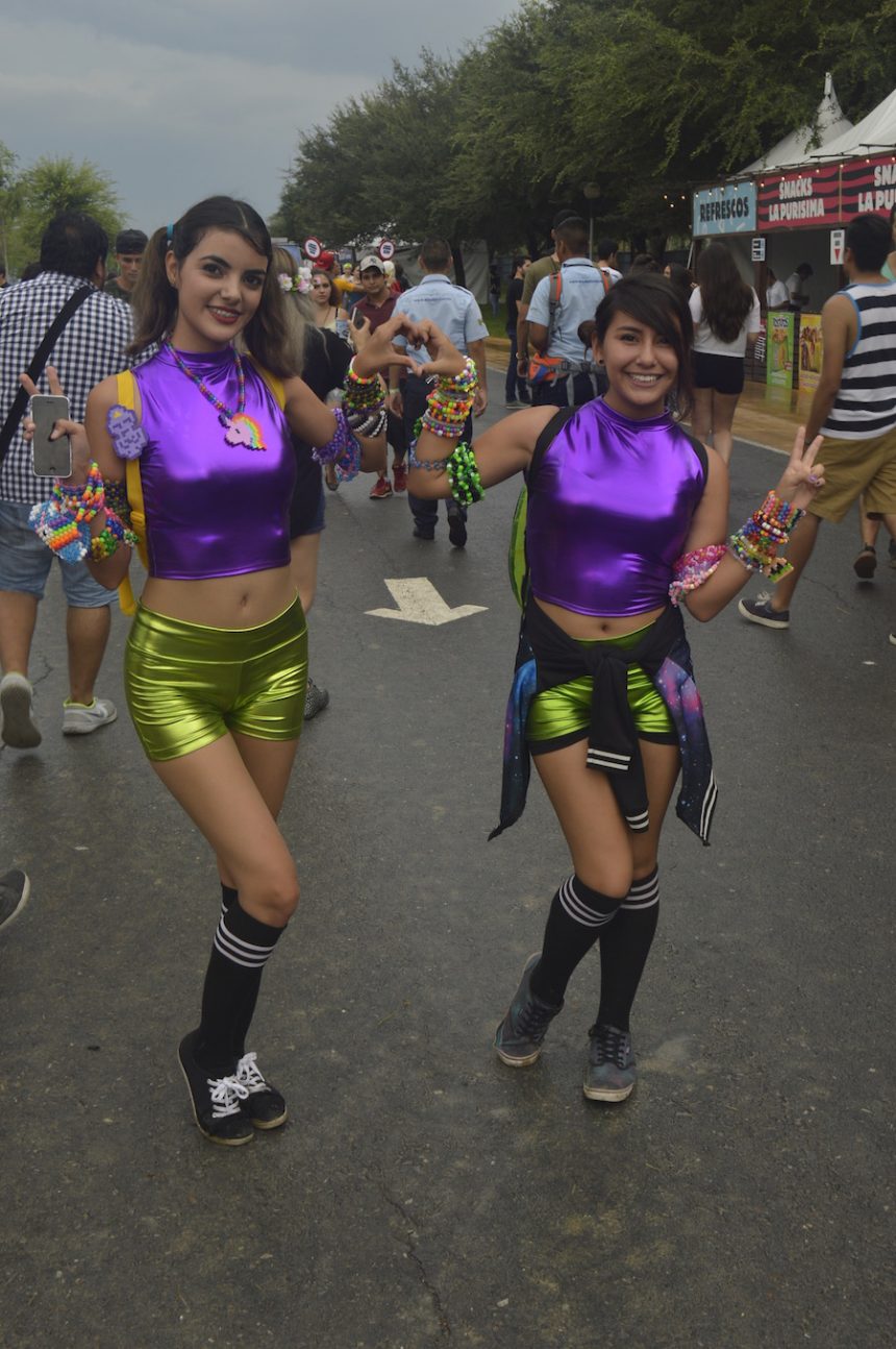 hellow-festival-chicas-morado