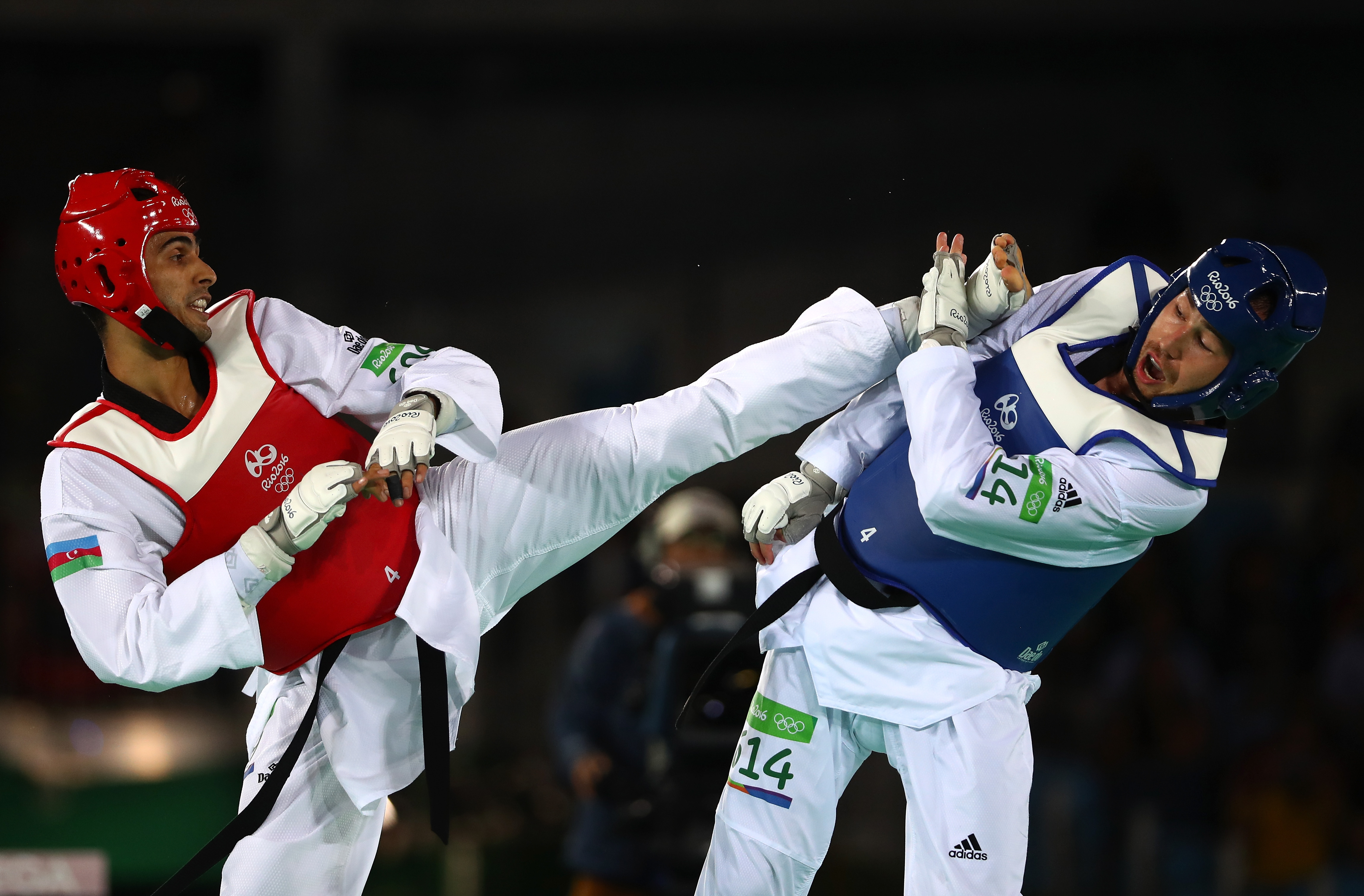 Milad Beigi y Piotr Pazinski durante un combate en los Juegos Olímpicos