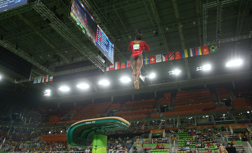 La gimnasta norteamericana Simone Biles durante una de sus pruebas en los Juegos Olímpicos de Río de Janeiro 