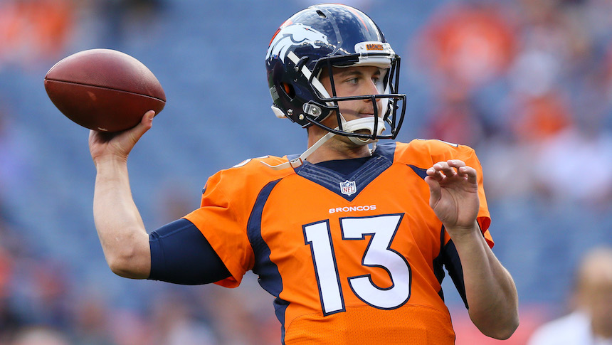 Trevor Siemian durante un juego de pretemporada con los Denver Broncos