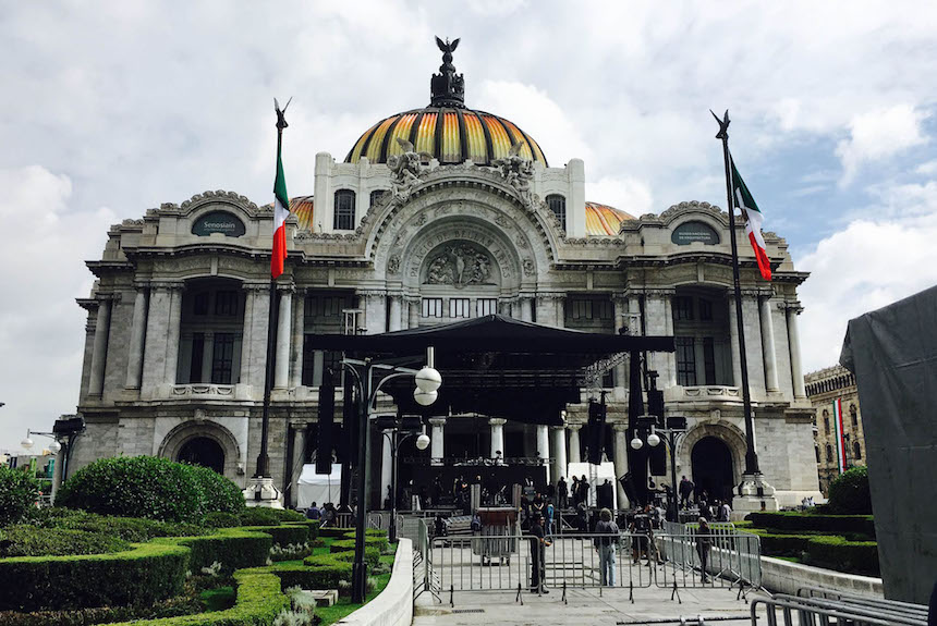 60905041. México, 5 Sep (Notimex- Armando Pereda).- Las instalaciones del Palacio de Bellas Artes están listas para rendir el homenaje póstumo al cantautor Juan Gabriel, cuyas cenizas llegarán esta tarde y permanecerán hasta el martes. NOTIMEX/FOTO/ARMANDO PEREDA/ STAFF/COR/ACE/